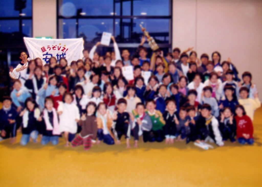 スイミングコーチ時代に担当していた子どもたちとの集合写真